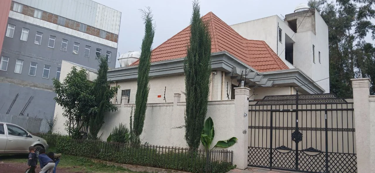 150 ካሬ የሚሸጥ ቪላ ቤት በአያት