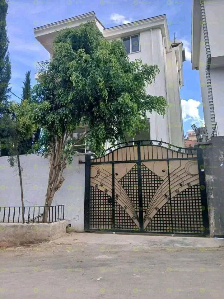 150 ካሬ የሚሸጥ G+3 ቤት በሰሚት
