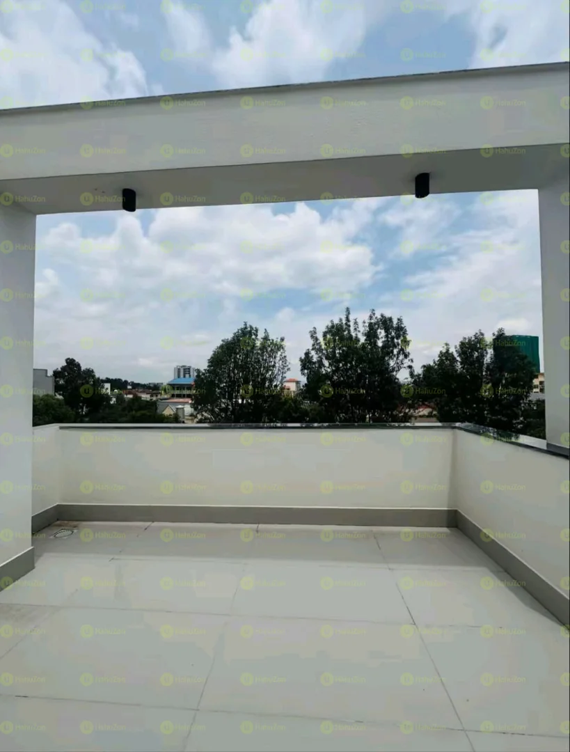 230 ካሬ የሚሸጥ ቅንጡ G+3 ቤት በመገናኛ
