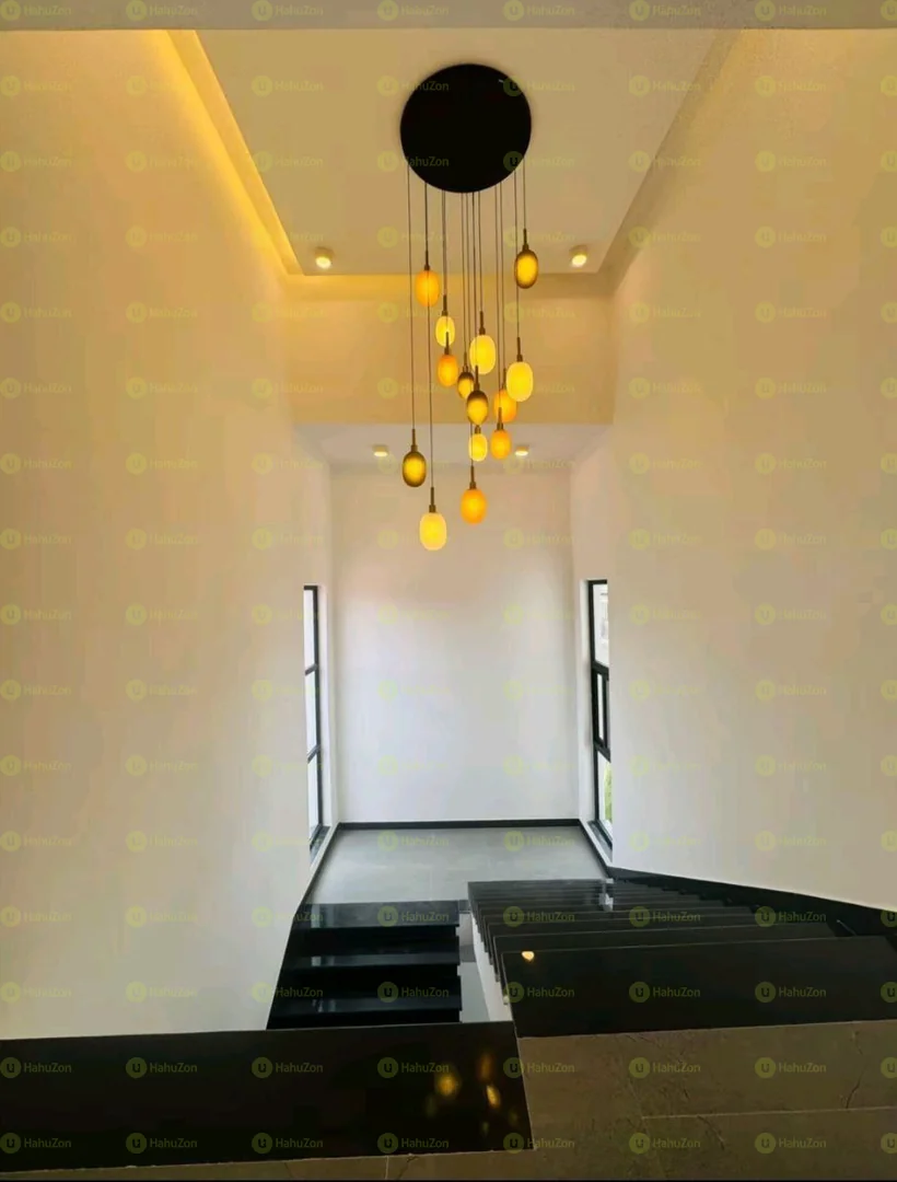 230 ካሬ የሚሸጥ ቅንጡ G+3 ቤት በመገናኛ