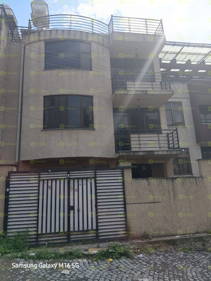 72 ካሬ የሚሸጥ G+2 ቤት ቤት በሰሚት