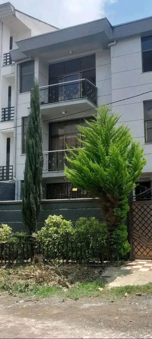 150 ካሬ የሚሸጥ G+2 ቤት በየካ አባዶ