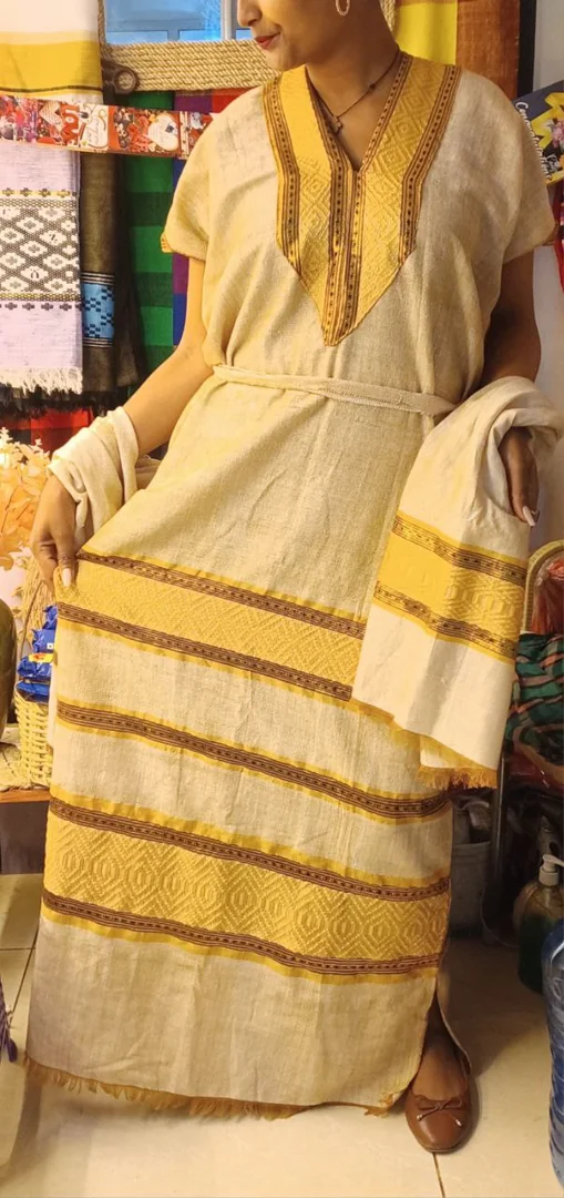 የራሱ ሻርፕና መቀነት ያለው የባህል ልብስ