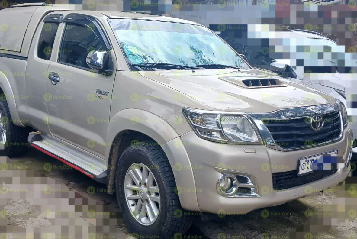 2015 Model-Toyota Hilux Kin-Cab
