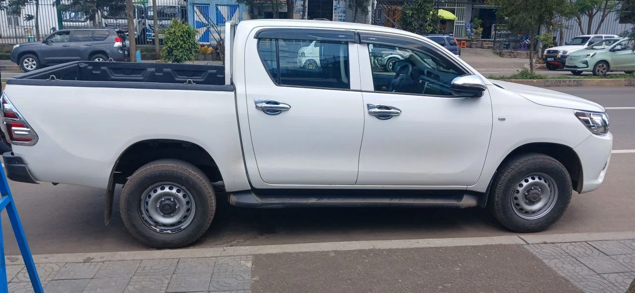 2017 Model-Toyota Hilux Dubl cap
