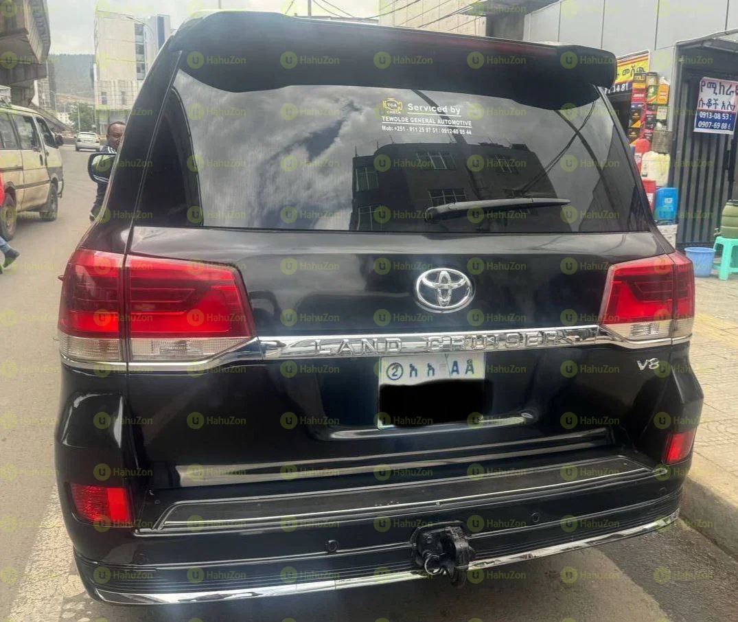 2010 Model-Toyota Land Cruiser V8