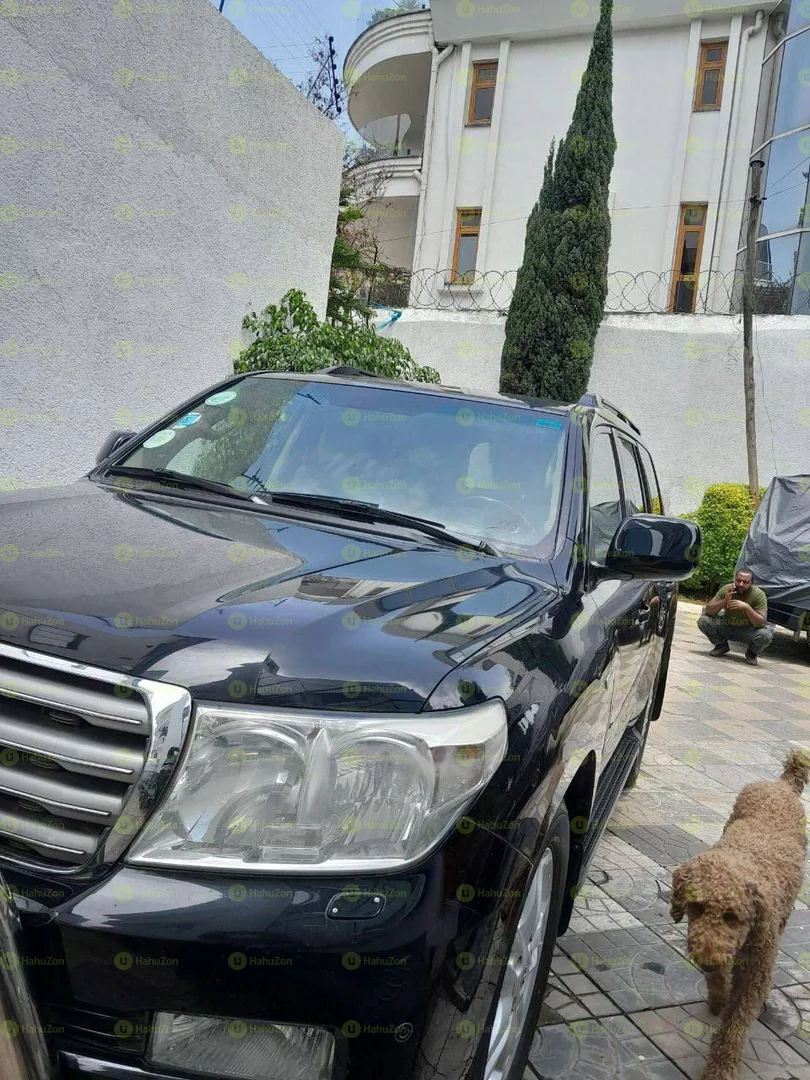 2013 Model-Toyota Landcruiser V-XR