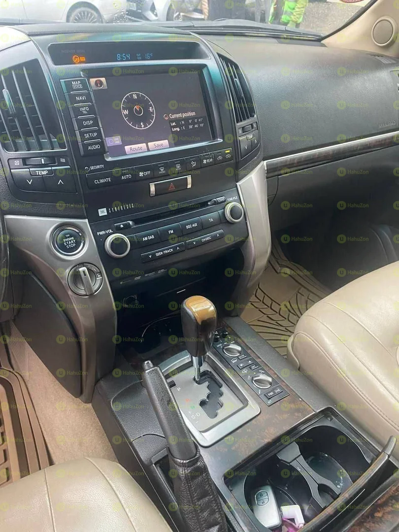 2013 Model-Toyota Landcruiser V-XR