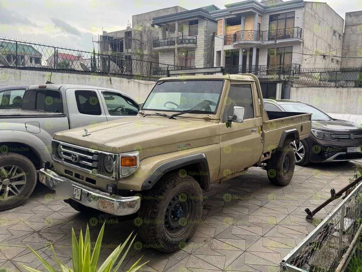 1990 Model-Toyota Land Cruiser