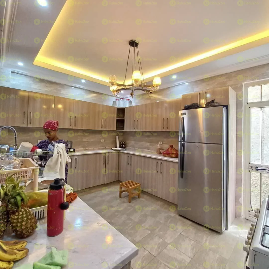 175 ካሬ የሚሸጥ G+2 ቤት በሰሚት 72