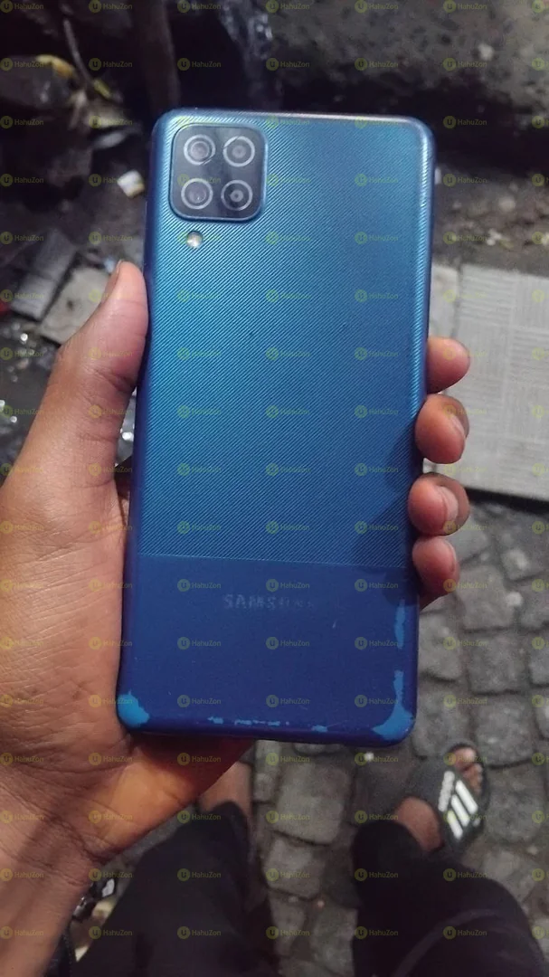 Samsung M12