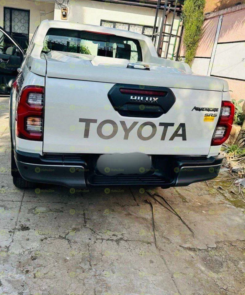 2022 Model-Toyota Hilux Invincible