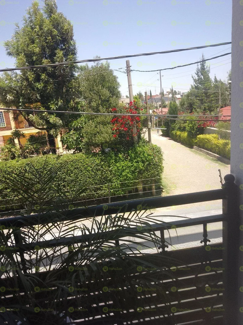 300 ካሬ የሚሸጥ ጂ+2 ቤት በአያት