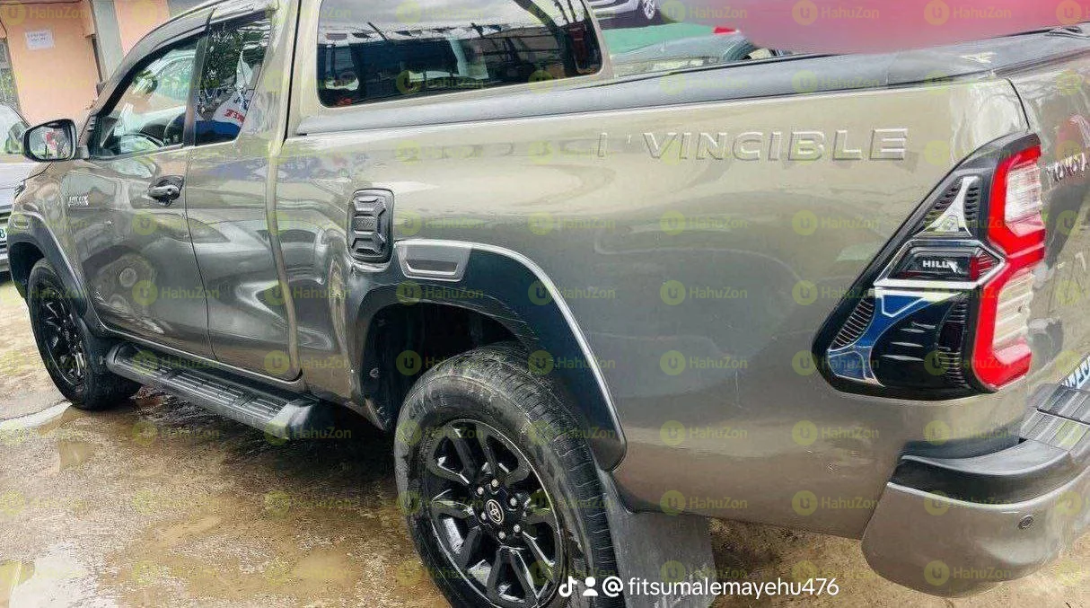 2022 Model-Toyota Hilux Invincible Kincup