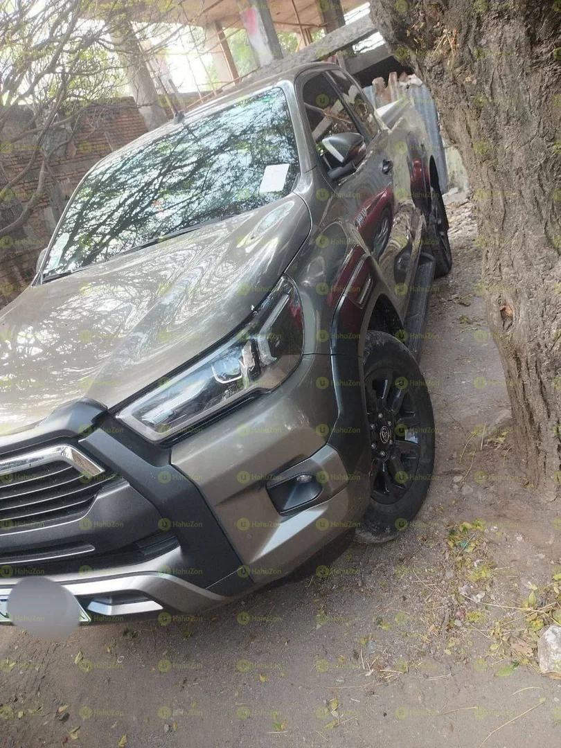 2022 Model-Toyota Hilux Invincible Kincup