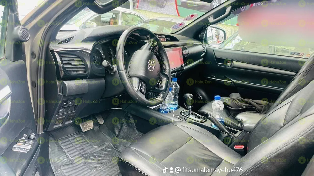 2022 Model-Toyota Hilux Invincible Kincup