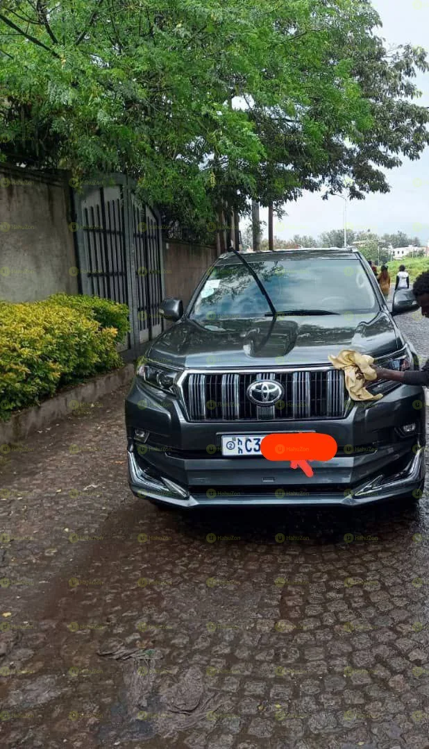 2013 Model-Toyota Land Cruiser Prado