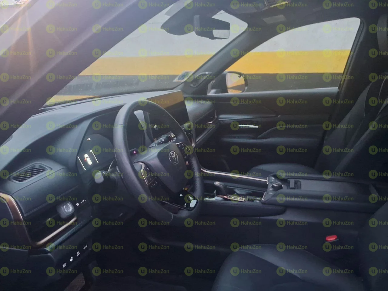 2024 Model-Toyota Highlander Platinum