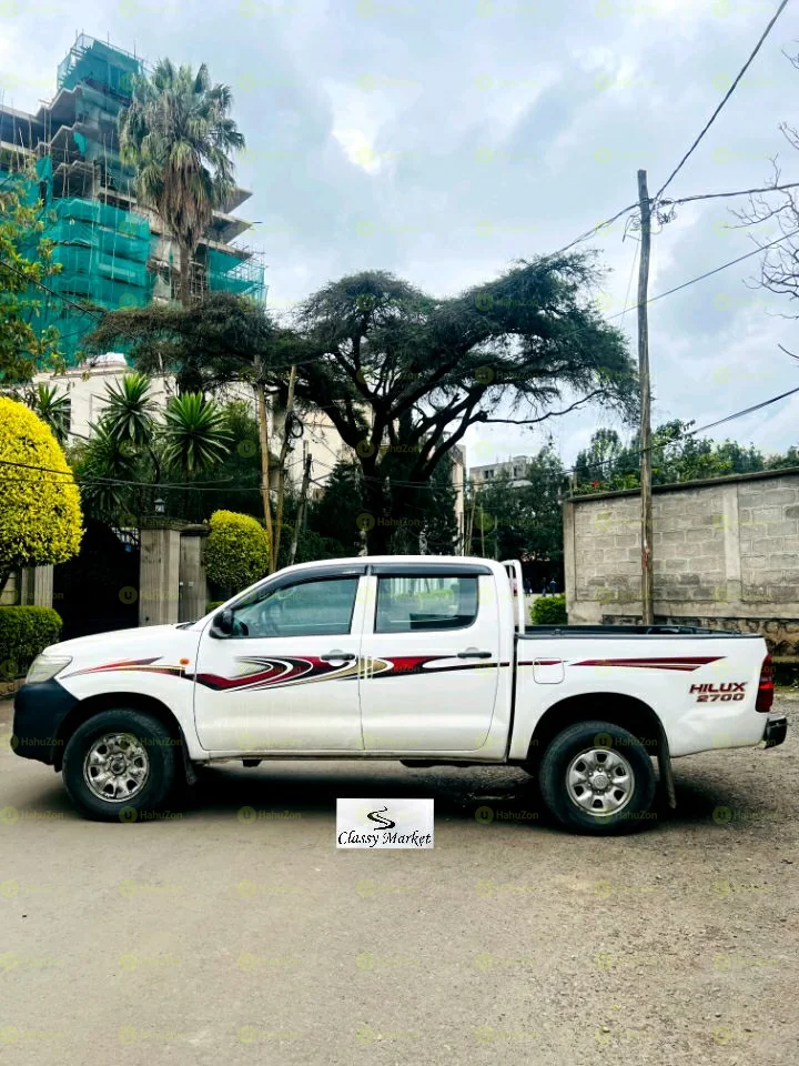 2013 Model-Toyota Hilux Kin Cap