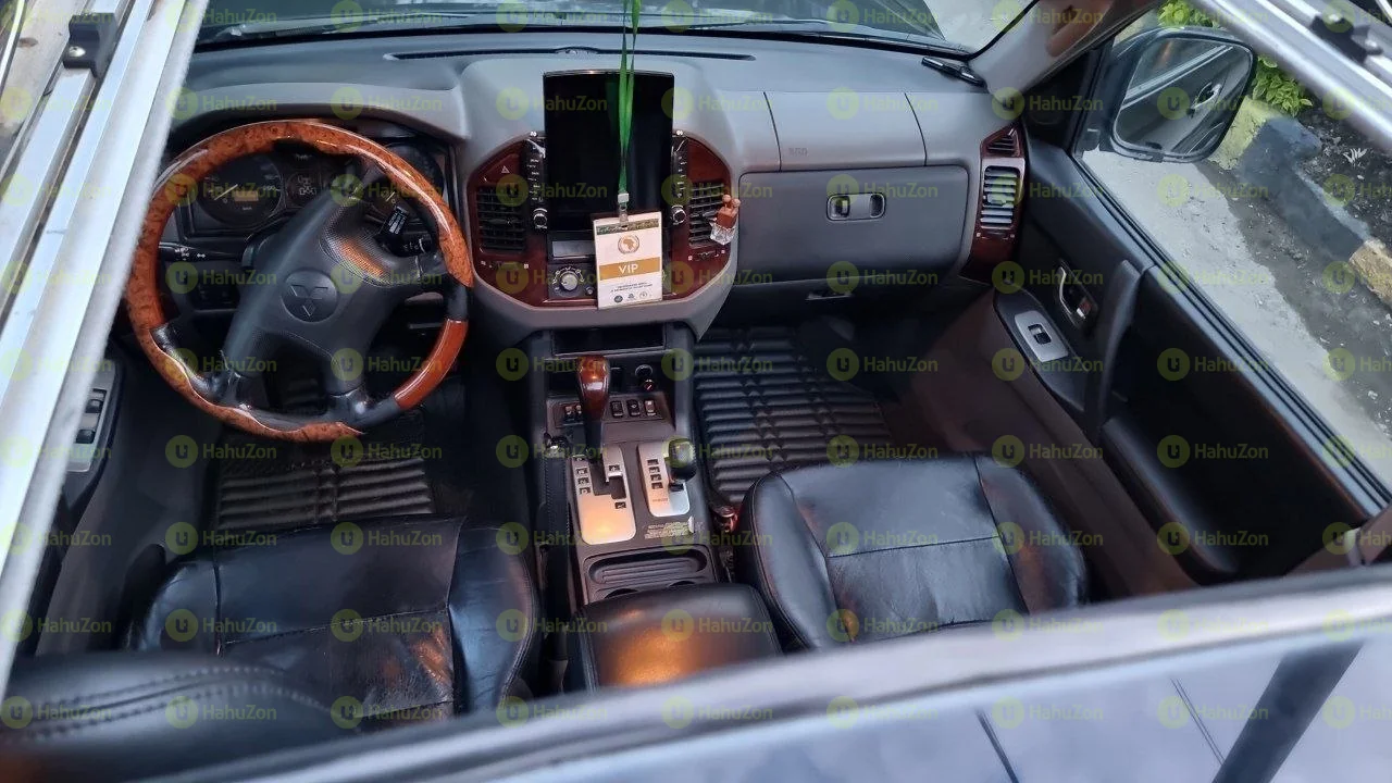 2005 Model-Mitsubishi Pajaro