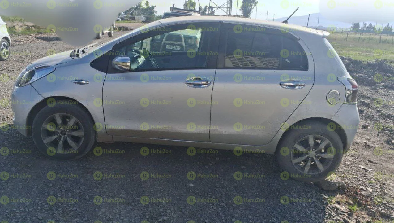 2005 Model-Toyota Yaris Compact