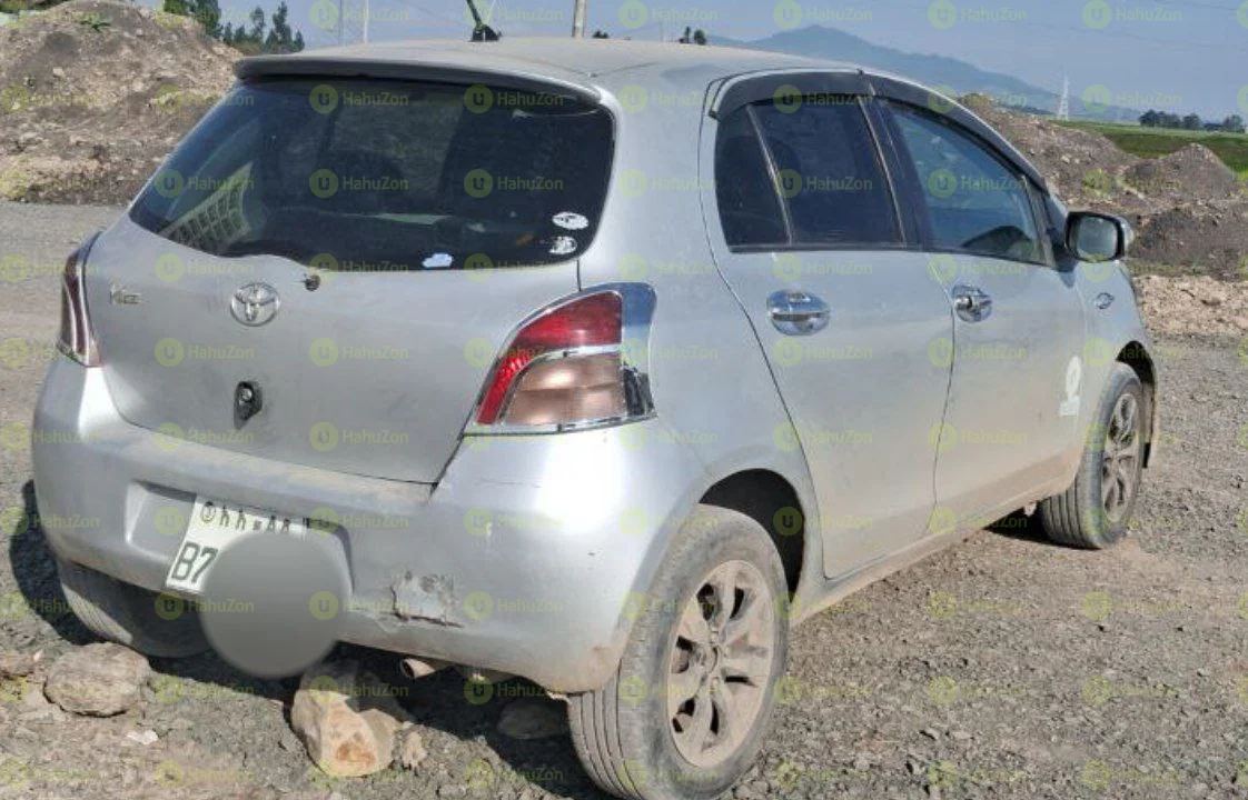 2005 Model-Toyota Yaris Compact