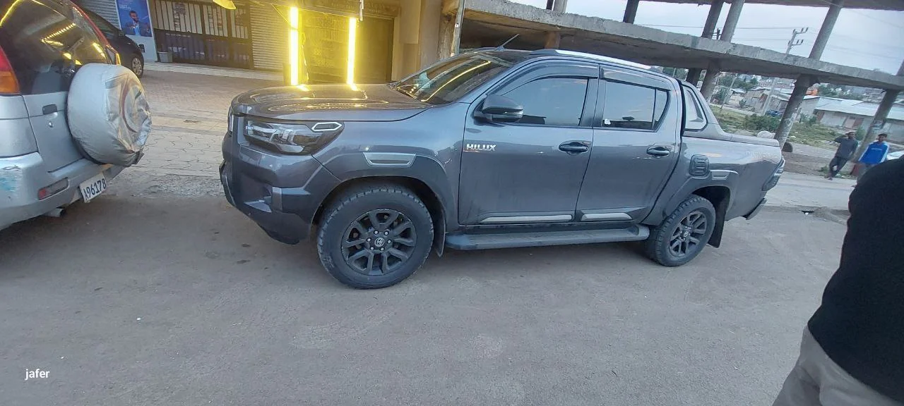 2022 Model-Toyota Hilux Invincible