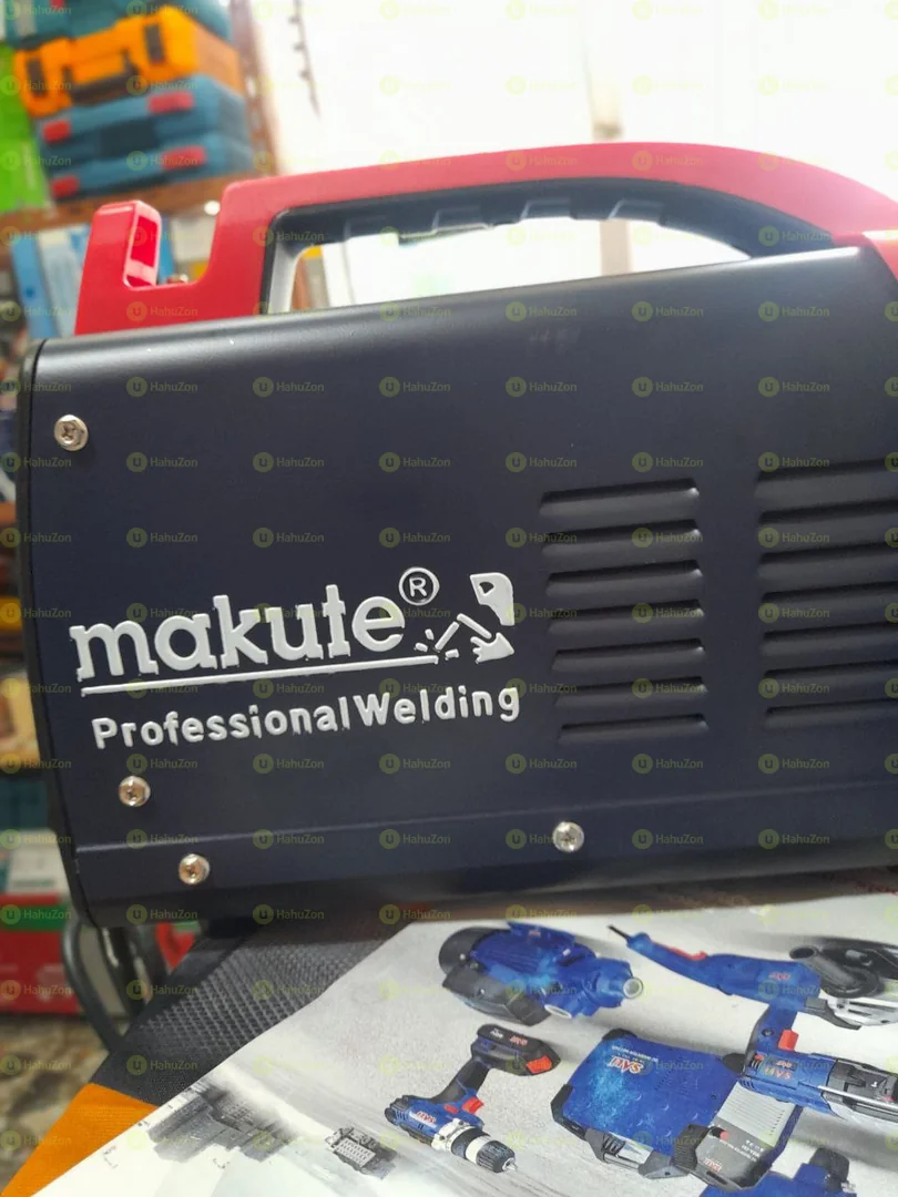 ማኩቲ አምፓየር መበየጃ