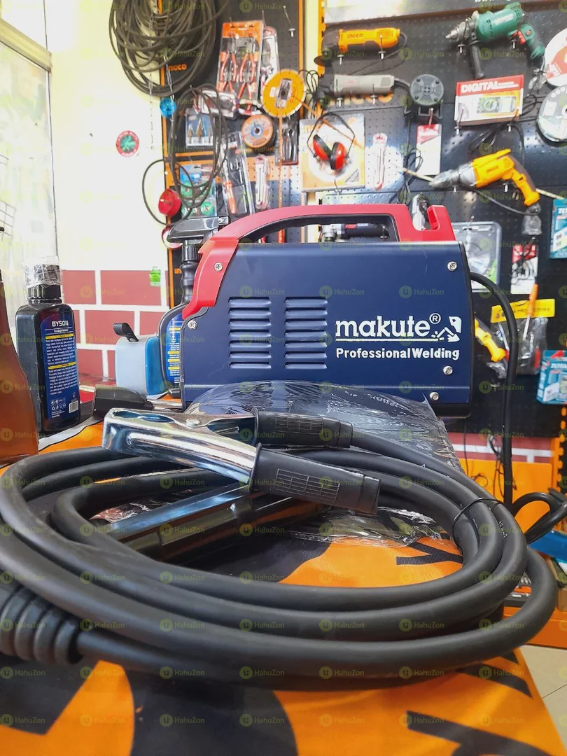 ማኩቲ አምፓየር መበየጃ