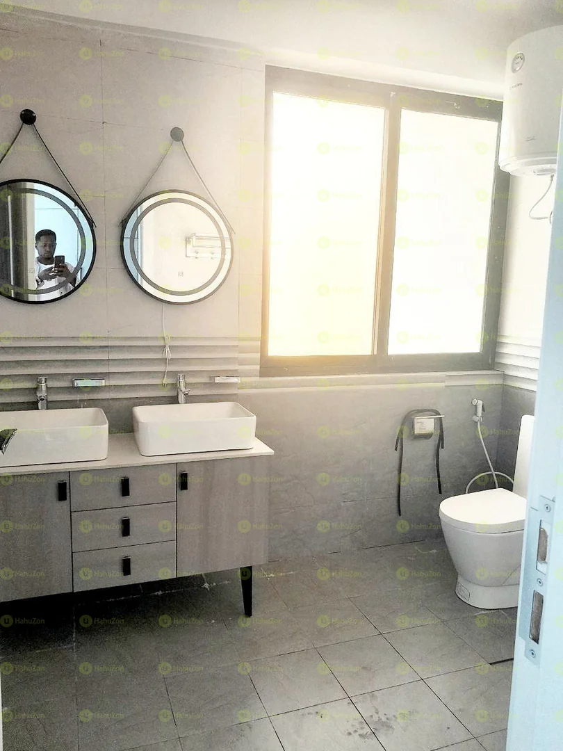 165 ካሬ የሚሸጥ G+3 ቤት በሰሚት ፍየል ቤት