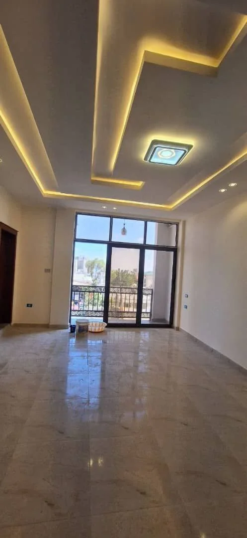 200 ካሬ የሚሸጥ G+3 ቤት በሴ ኤም ሲ