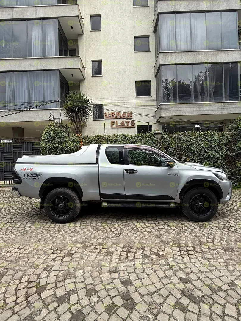 2017 Model-Toyota Hilux Revo Cap