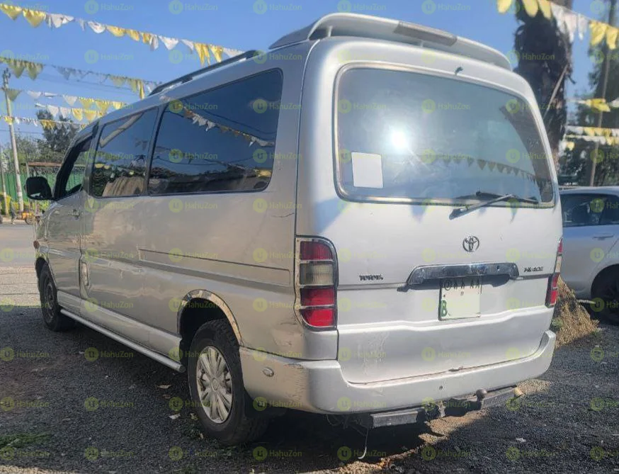 2006 Model-Toyota Hiace Dolphin
