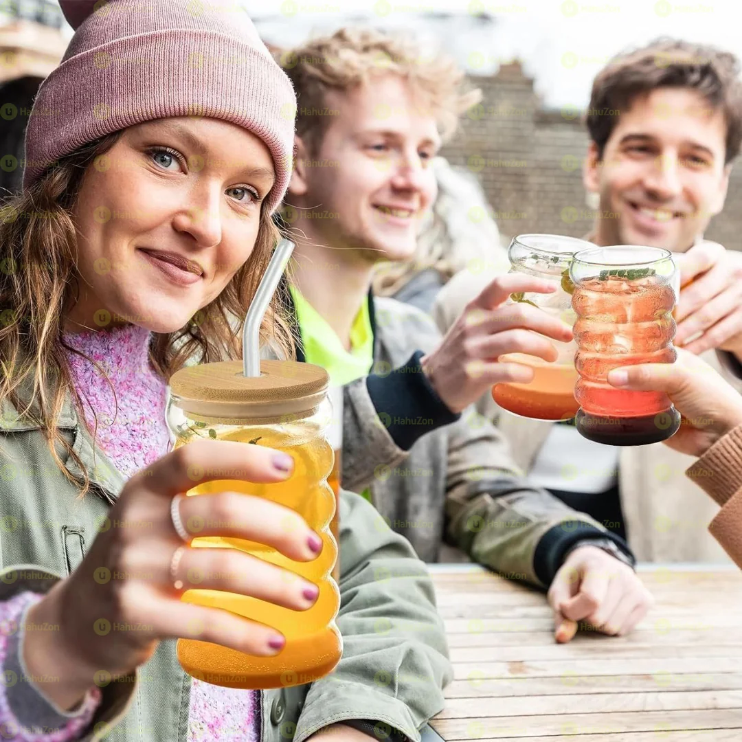 የራሳቸው ስትሮ ያላቸው እጅግ ውብ የሆኑ የጁስ መጠጫ ብርጭቆወች