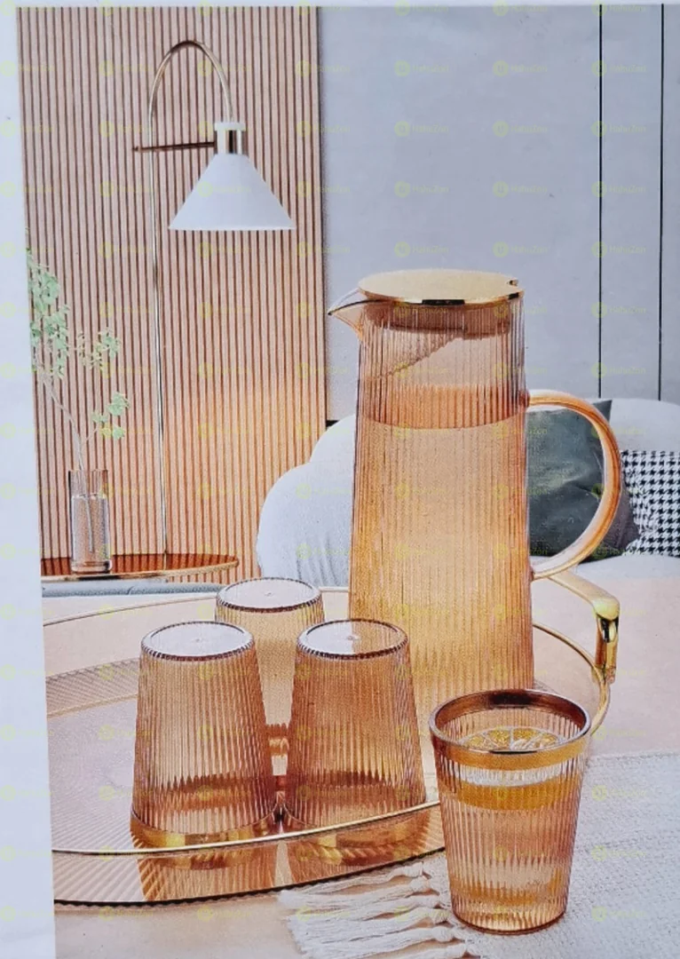 ከአክሪሊክ የተሰራ የውሃ መጠጫ