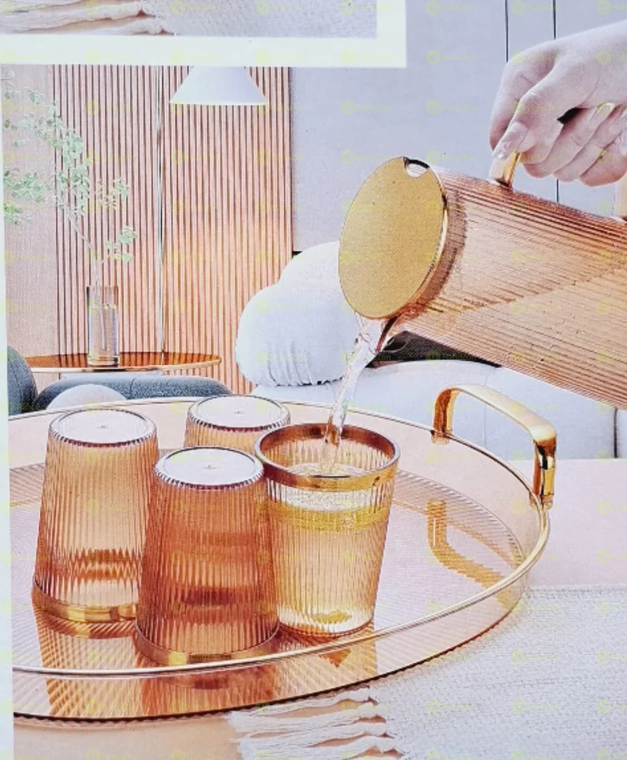 ከአክሪሊክ የተሰራ የውሃ መጠጫ