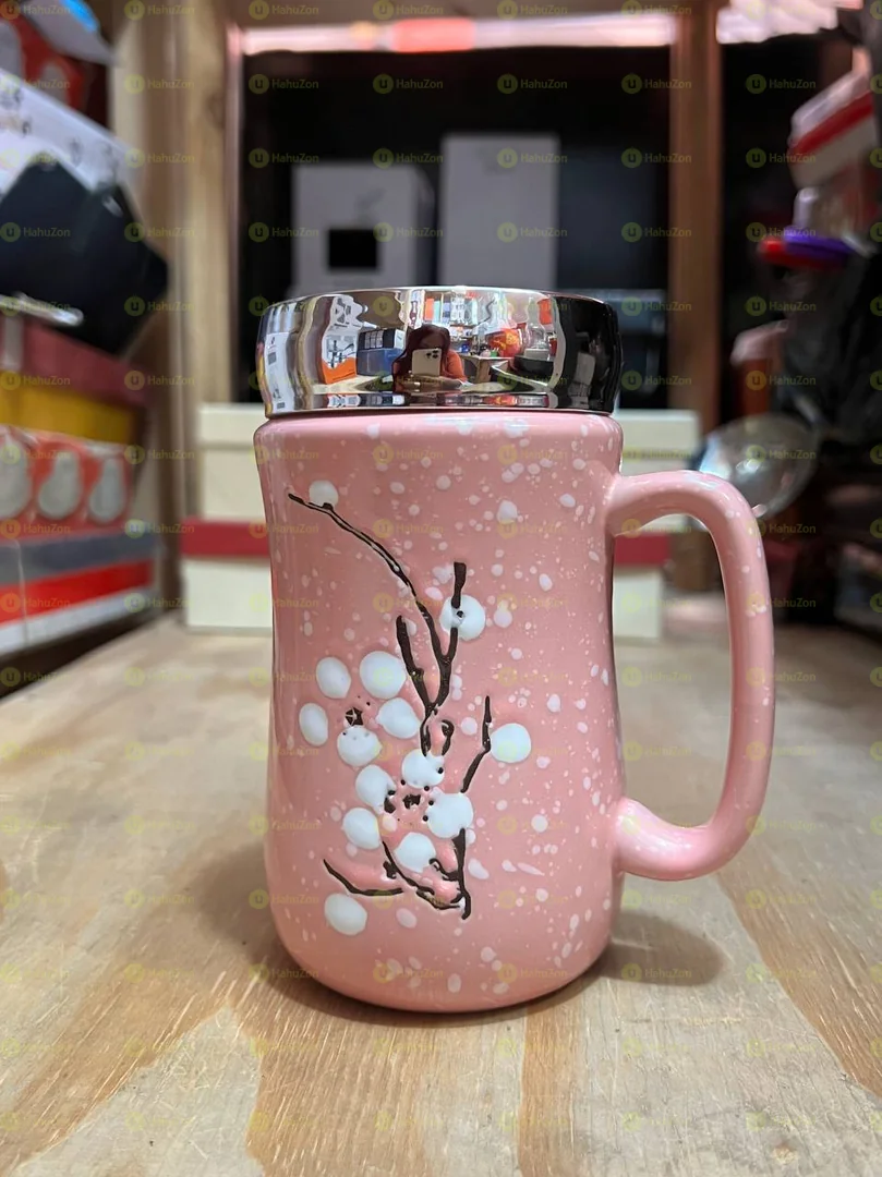 ባለ ክዳን ሴራሚክ ማጐች