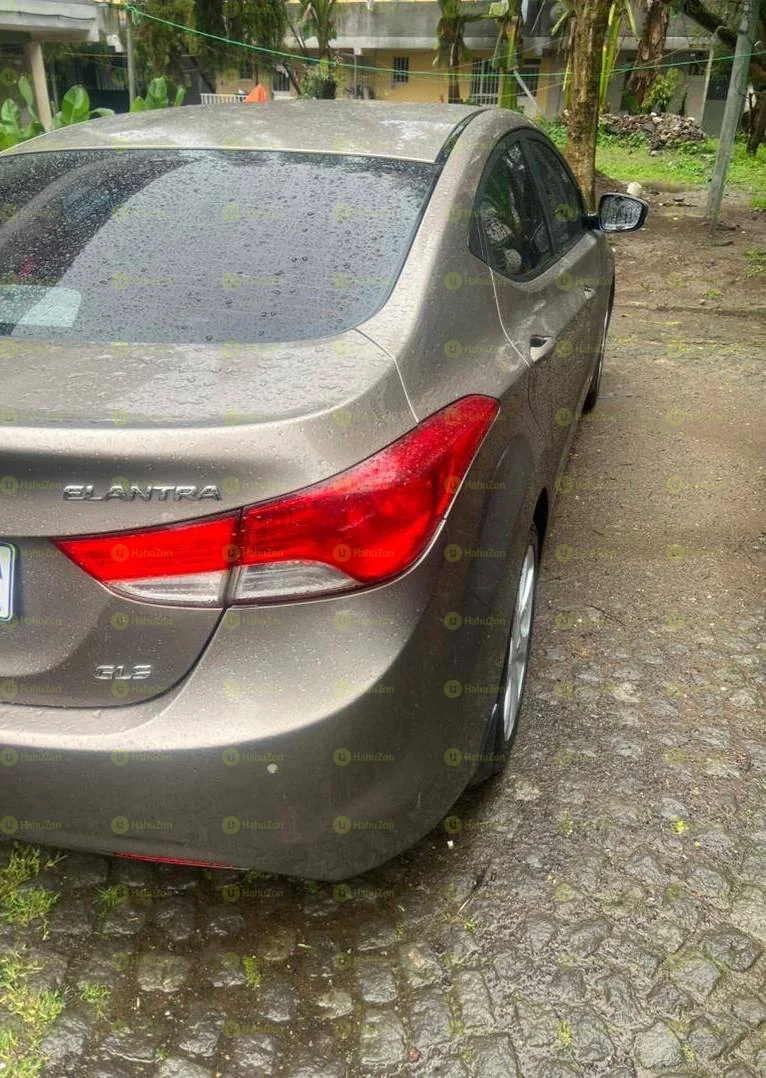 2013 Model-Hyundai Elentra