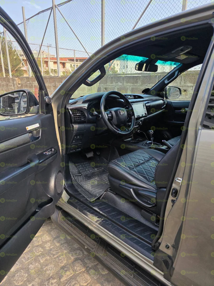 2021 Model-Toyota Hilux Invincible king -Cab