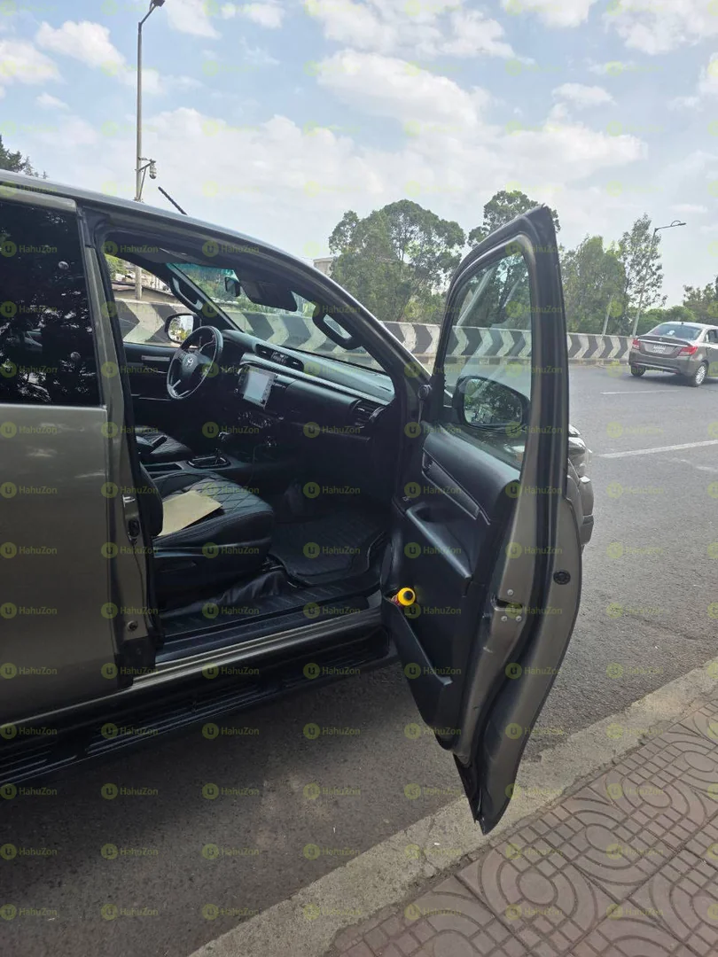 2021 Model-Toyota Hilux Invincible king -Cab