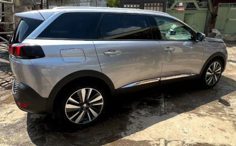 2022 Model-Peugeot 5008