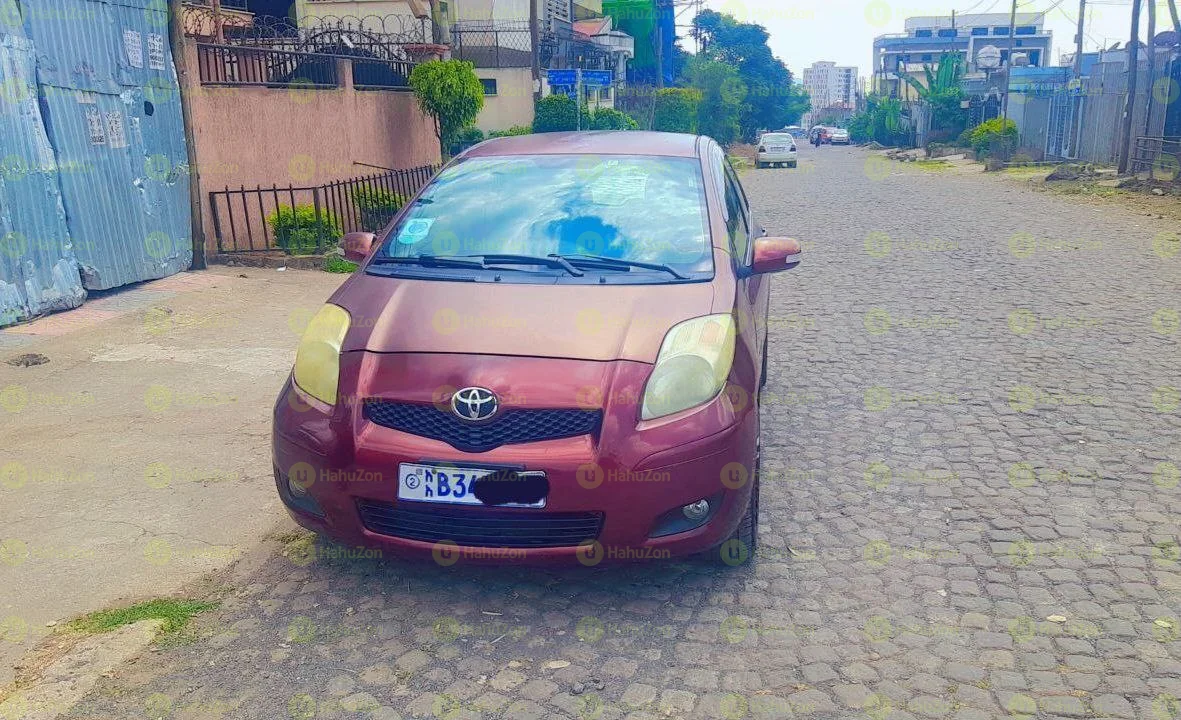 2010 Model-Toyota Yaris Compact