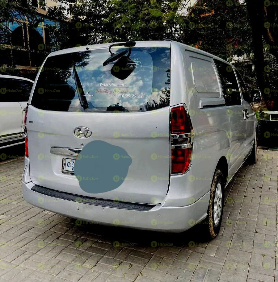 2009 Model-Hyundai H1-Half Van