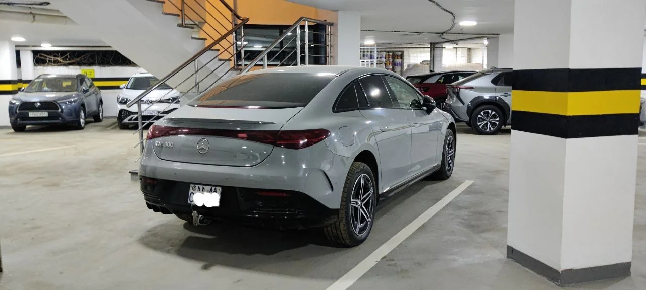 2024 Model-Mercedes EQE 300