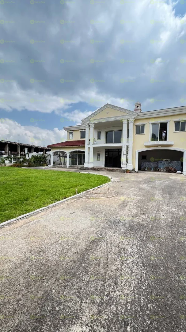 1000 ካሬ የሚሸጥ G+1 ቤት በሲሲዲ ጊቢ ውስጥ