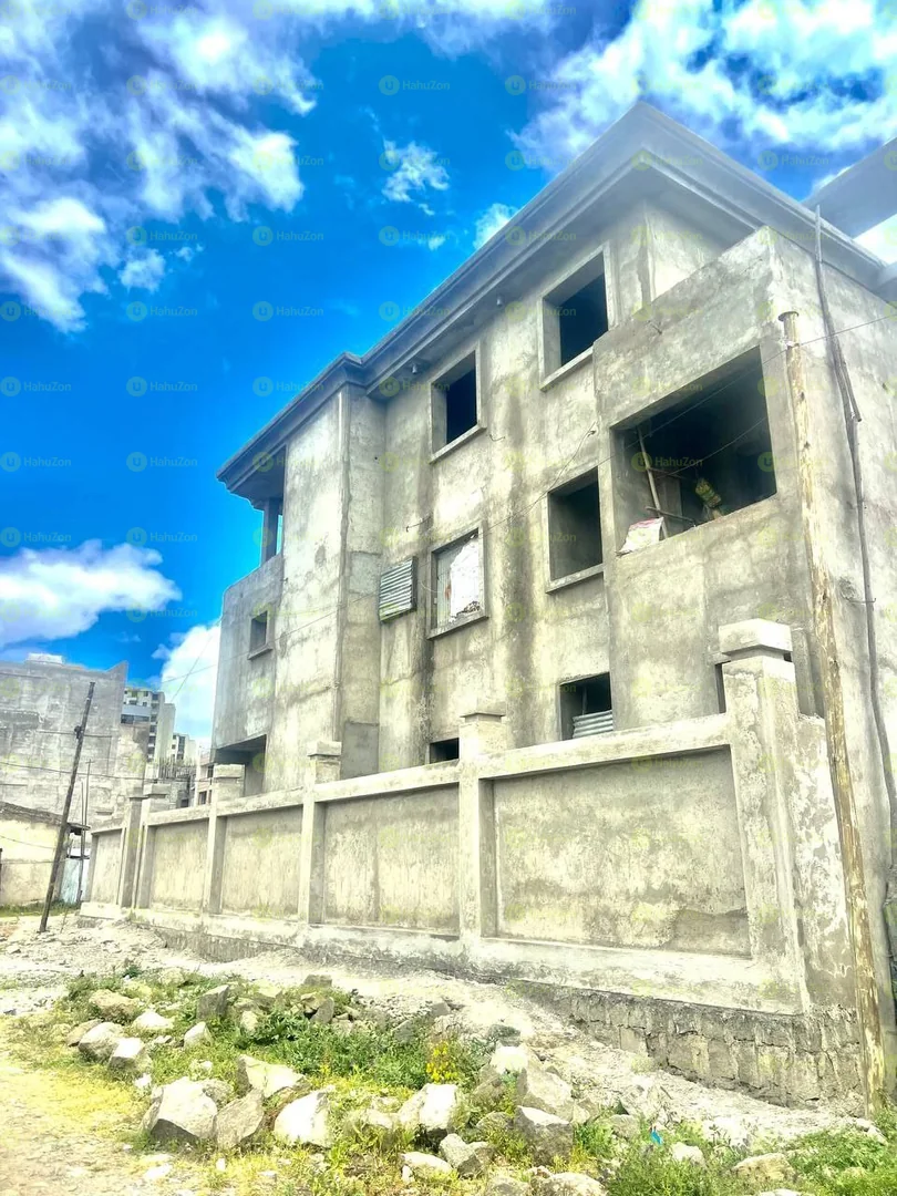 325 ካሬ የሚሸጥ G+2 ቤት በአያት አየር መንገድ