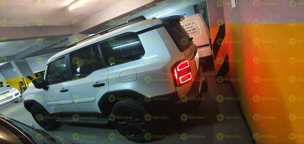 2025 Model-Toyota Landcruiser Parado