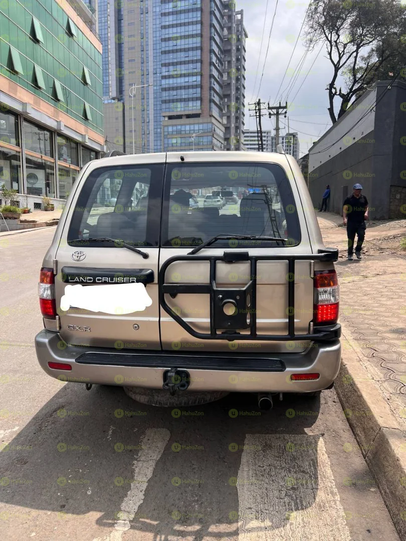 2004 Model-Toyota Landcruiser 1O5