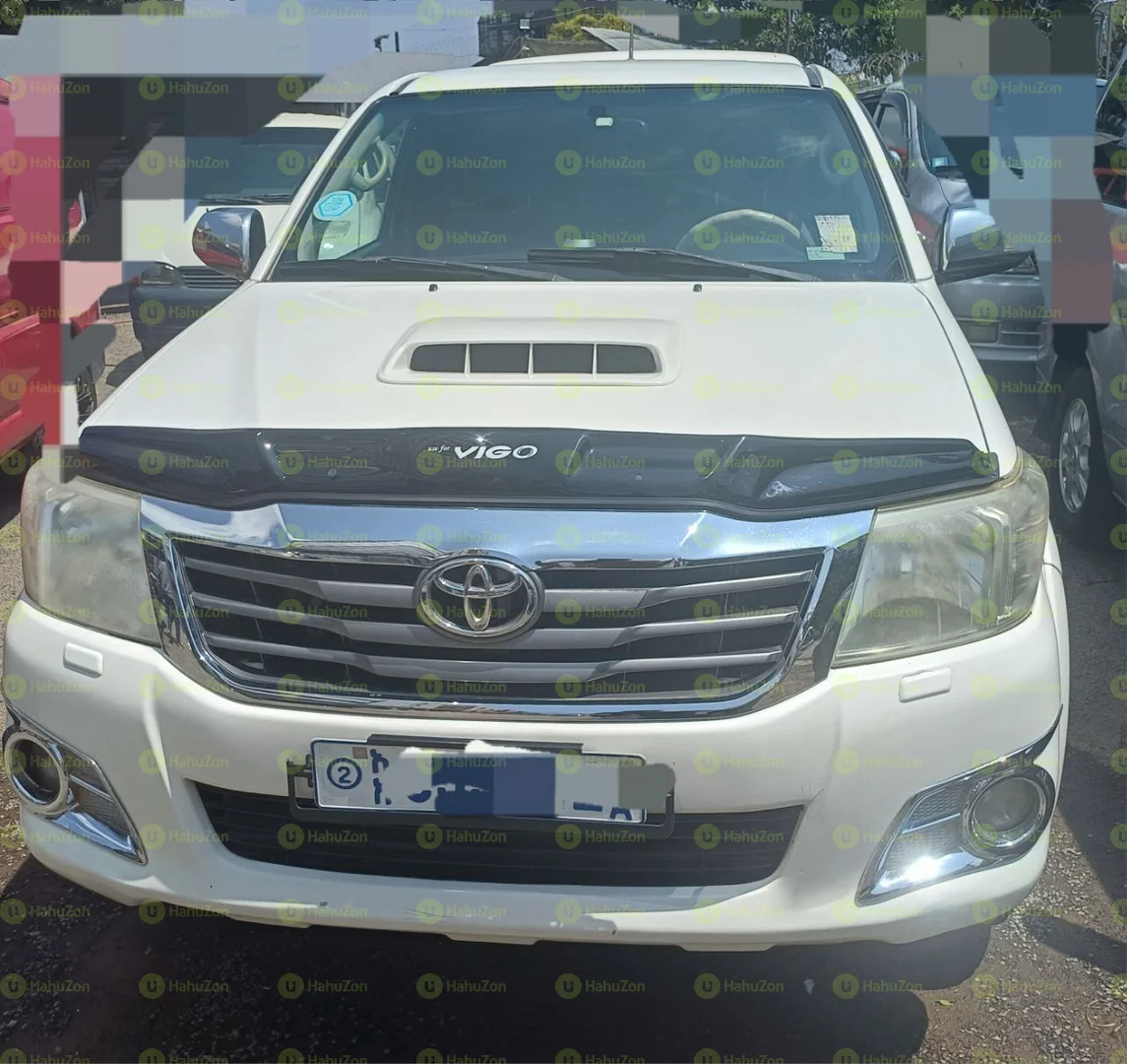 2012 Model-Toyota Hilux kin Cab