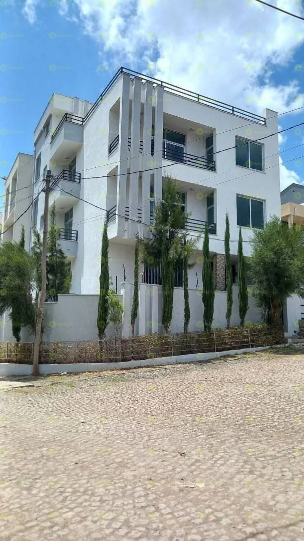 175 ካሬ የሚሸጥ G+3 ቤት በሰሚት